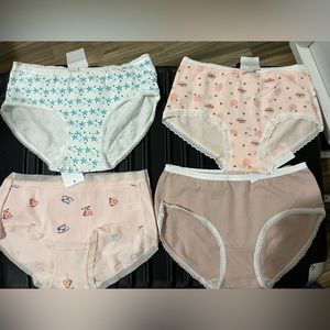 6 pieces Bundle- NWT- Assorted color and cute pattern women underwear - size S